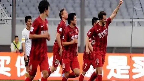 以色列军方对试图接近加沙缓冲区的巴勒斯坦人开火